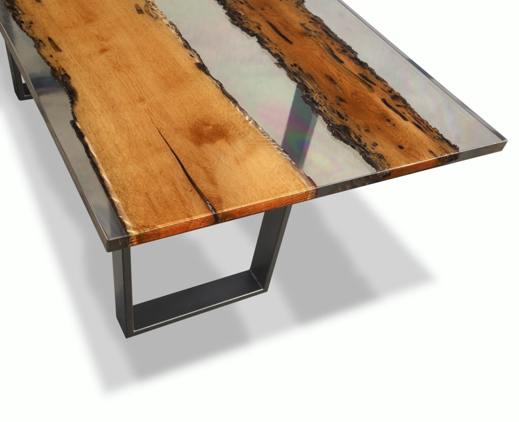 Tutti possono lavorare tavoli di legno con Epoxytable, la resina epossidica trasparente per grandi spessori