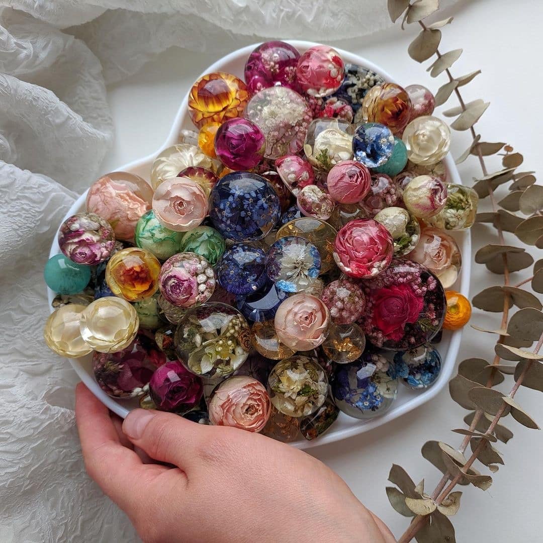 Kit di accessori in resina epossidica con scatola a 3 strati che riempie  paillettes in polvere fiocchi di lamina metallica fiori secchi per la  creazione di gioielli fai da te