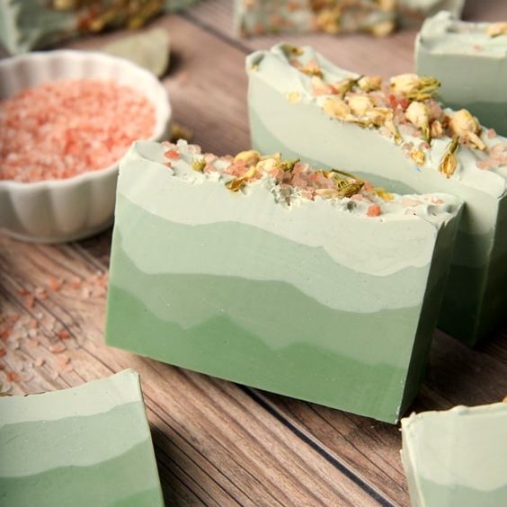 Saponetta Artigianale Fiori Secchi Kit Sapone Fai Da Te 19 Pezzi - Base Trasparente E , Colori E Stampo Inclusi Burro Di Karitè 500g