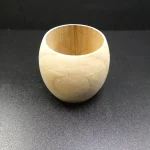 Portatovagliolo in legno, dimensioni 5 x 4 cm.